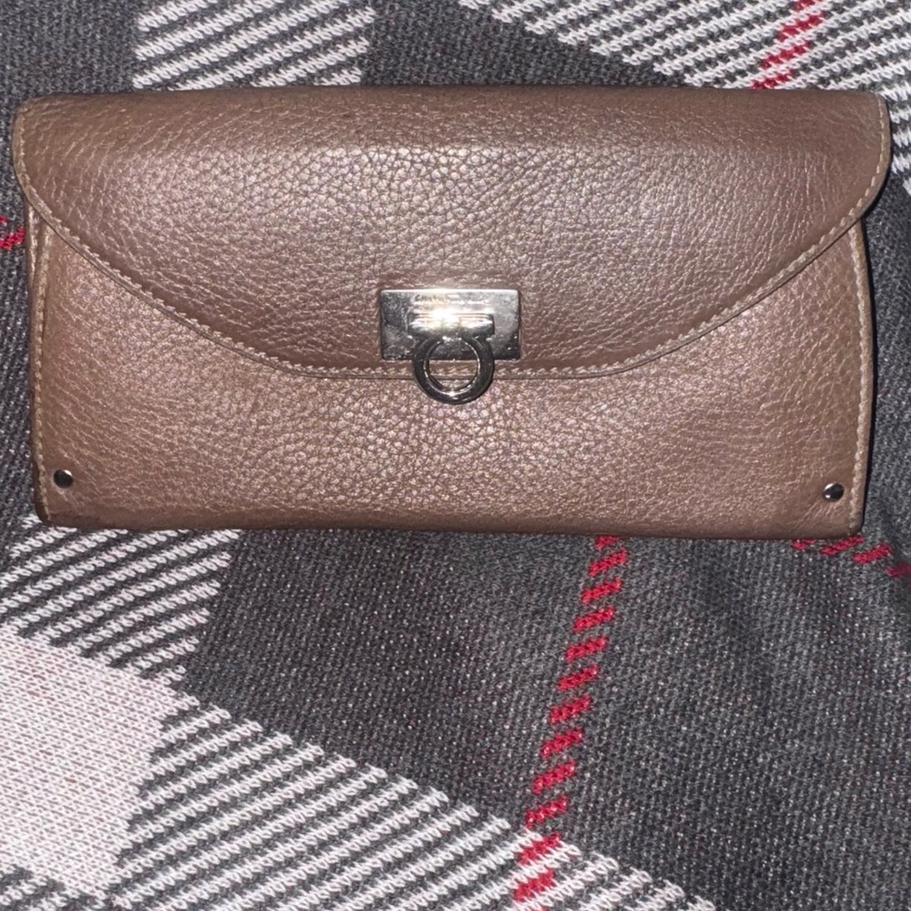 Salvatore Ferragamo Brown Leather Wallet with Silver Accent - Picture 2 of 11